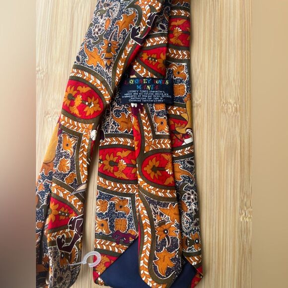 Looney Tunes Mania Vintage Character Print Tie, Nostalgic, Paisley - Picture 3 of 3